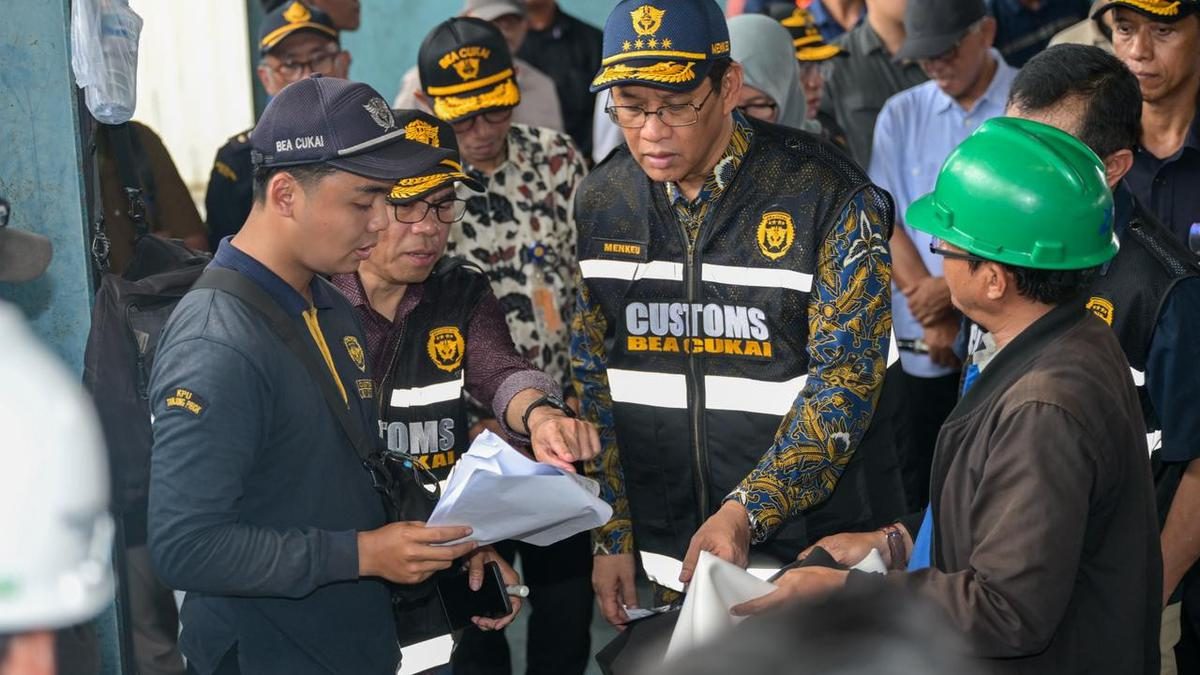 Pemeriksaan Pelabuhan Tanjung Priok oleh Purbaya: Ribuan Kontainer Impor Menumpuk