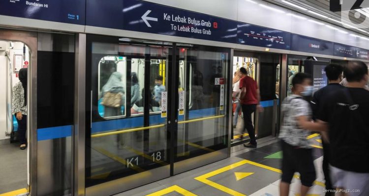 Perjalanan MRT Jakarta Beroperasi Normal Pasca Demo BEM UI