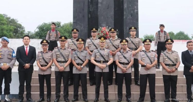 Polres Indramayu Ziarah Hari Bhayangkara ke-80 di TMP