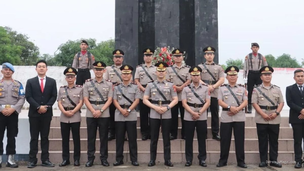Polres Indramayu Ziarah Hari Bhayangkara ke-80 di TMP