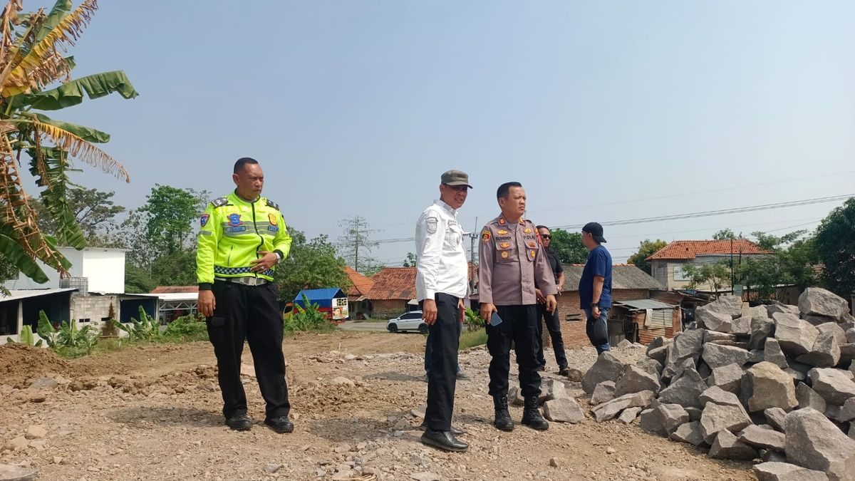 Polsek Losarang Antisipasi Macet Proyek Jembatan Cilogog
