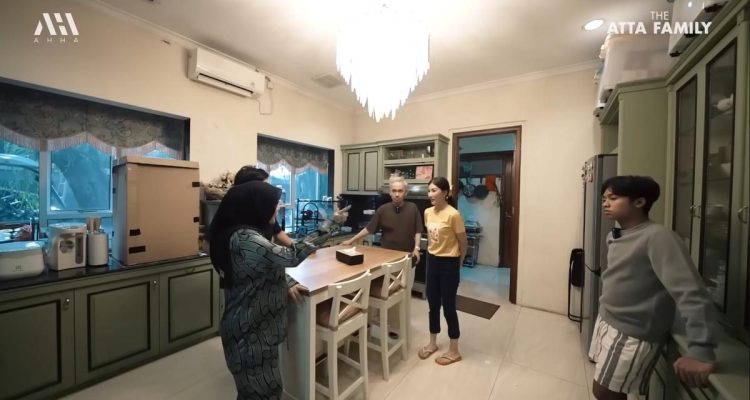 Potret Dapur Rumah Lama Ruben Onsu yang Super Lengkap