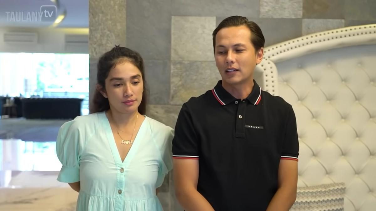 Potret Ruang Tamu Rumah Andhika Pratama dan Ussy Sulistiawaty yang Bergaya Modern Klasik