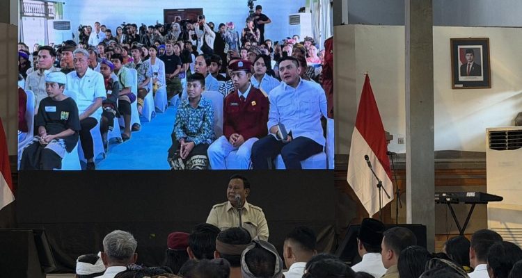 Prabowo Beri Instruksi Spesifik ke Seskab Teddy Terkait Sekolah Rakyat