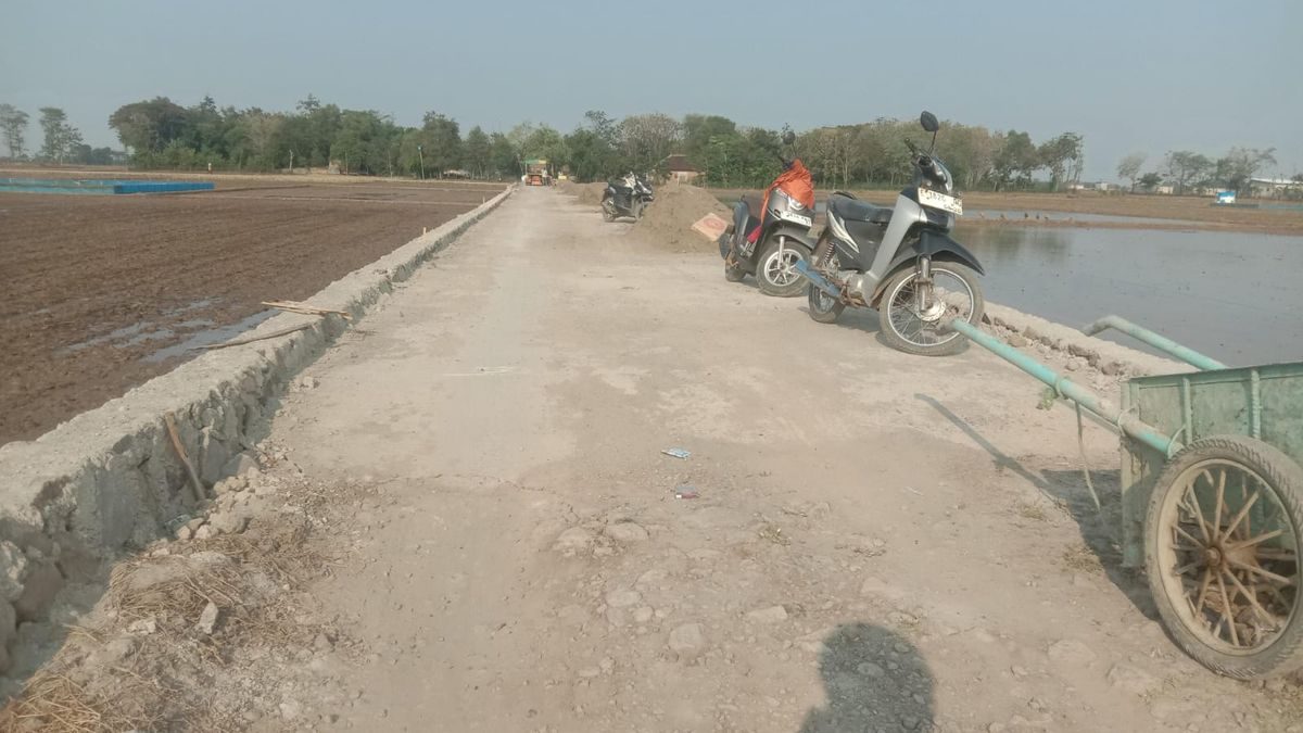 Proyek Rekonstruksi Jalan RJ Drunten Wetan Indramayu Disorot