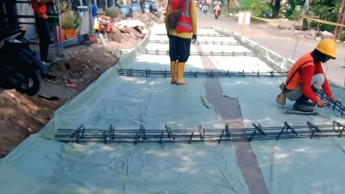 Rabat Beton Gabuswetan: Kontraktor Dituding Pangkas Volume Demi Untung