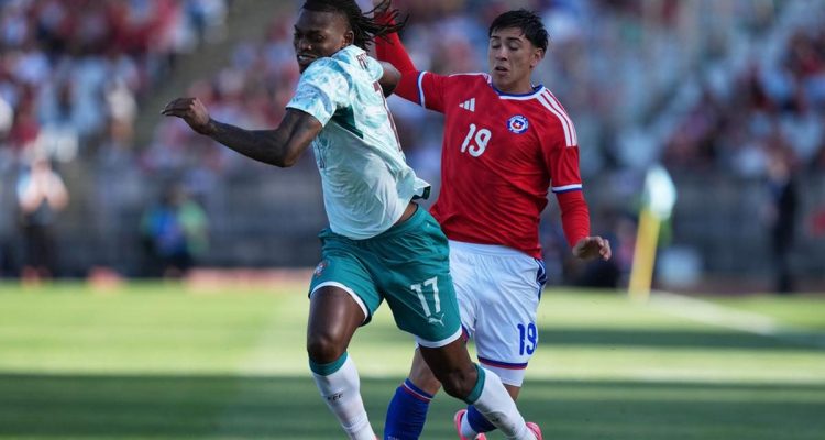 Rafael Leao Jelaskan Kartu Merah Saat Lawan Chile: Ingin Lindungi Teman