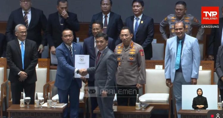 Revisi UU Polri Perpanjang Masa Jabatan Kapolri
