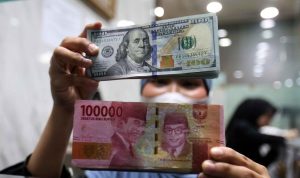 Rupiah Tembus 18.049 terhadap Dolar AS
