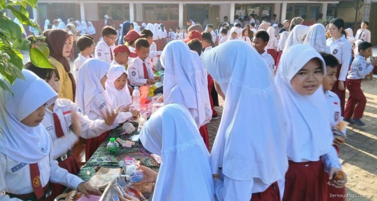 SDN 1 Haurgeulis: Bazar Sekolah Ajarkan Siswa Wirausaha Dini