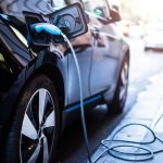 Semakin Banyak Pengguna Mobil Bensin Beralih ke Kendaraan Listrik