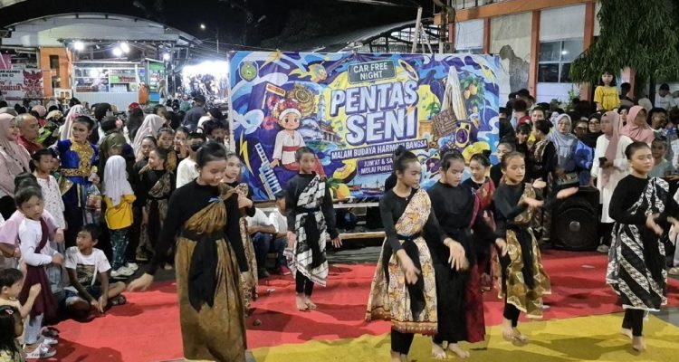 Siswa SD Meriahkan Car Free Night Indramayu: Penampilan Spektakuler