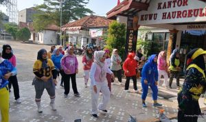 Tim TP PKK Desa Haurgeulis: Senam Jumat Pagi Sehat Kian Meriah!