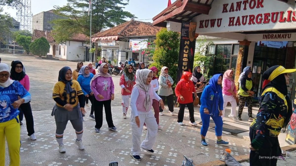 Tim TP PKK Desa Haurgeulis: Senam Jumat Pagi Sehat Kian Meriah!