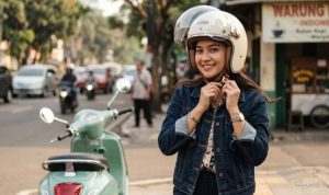Tren Helm Retro Wanita: 8 Pilihan Berkendara Nyaman