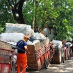 Uji Coba Cairan Eco Lindi untuk Mengatasi Bau di TPS Tambora