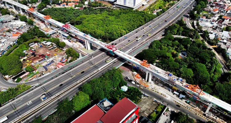 Uji Coba Lintasan LRT Jakarta Fase 1B Velodrome-Manggarai