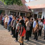 UPTD SDN 1 Haurgeulis: Ratusan Siswa Khidmat Upacara Hari Lahir Pancasila