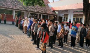 UPTD SDN 1 Haurgeulis: Ratusan Siswa Khidmat Upacara Hari Lahir Pancasila