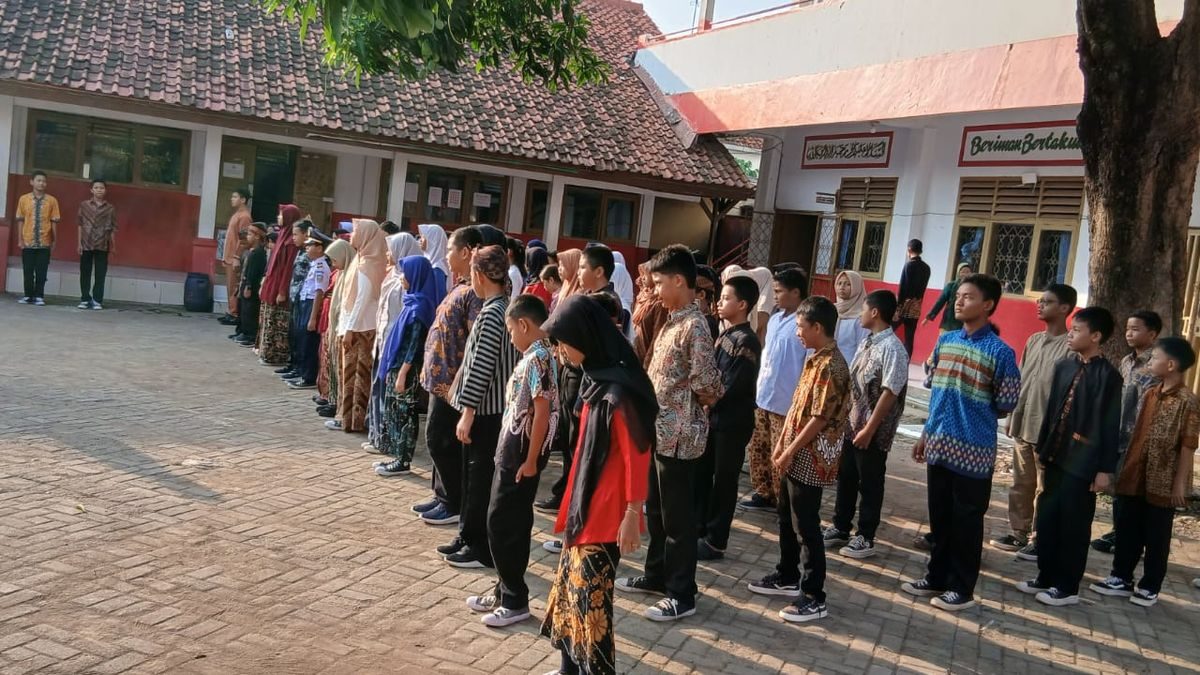 UPTD SDN 1 Haurgeulis: Ratusan Siswa Khidmat Upacara Hari Lahir Pancasila