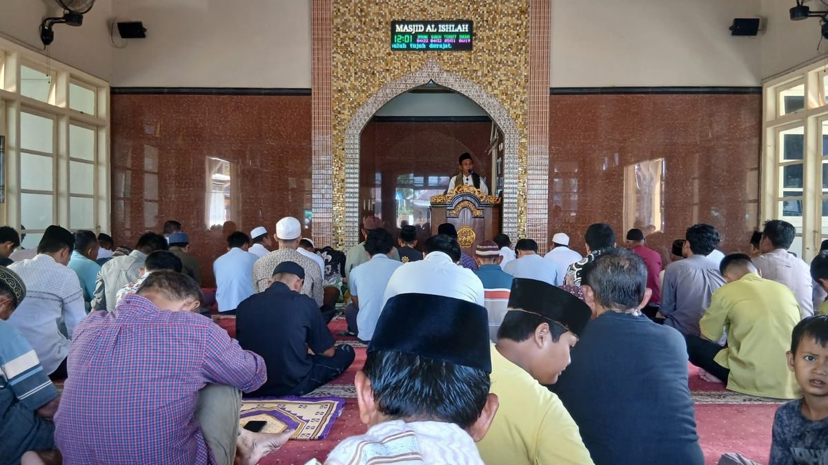 Ustad Dede Ikhwanudin: Kejujuran dalam Muamalah Penting di Kutbah Jumat