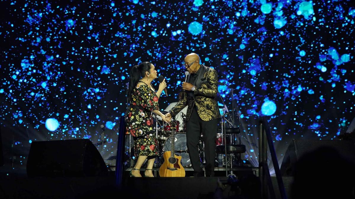 Vina Panduwinata Berduka Atas Meninggalnya Peabo Bryson, Kenang Momen Sepanggung Februari Lalu