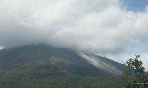 Warga Dilarang Mendekat ke Kawah Karangetang Akibat Terdeteksi Pergerakan Magma