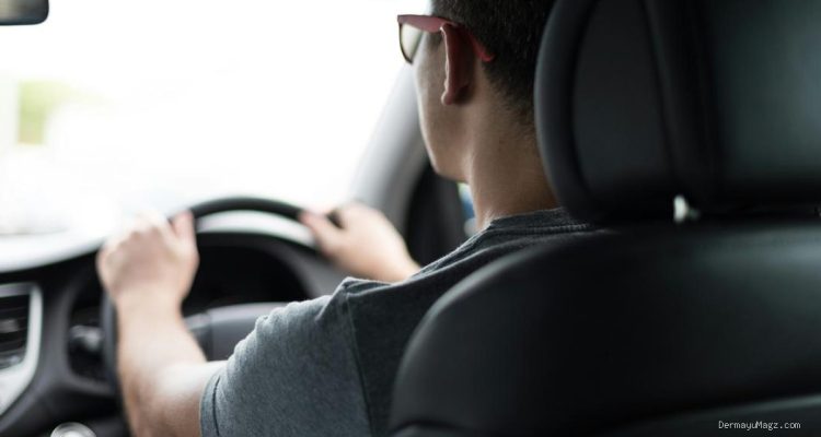 10 Tips Aman Berkendara: Cara Hindari Kecelakaan di Jalan Raya