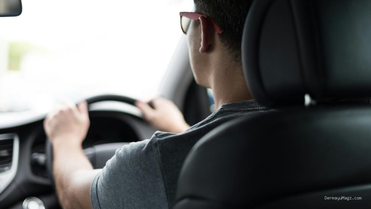 10 Tips Aman Berkendara: Cara Hindari Kecelakaan di Jalan Raya