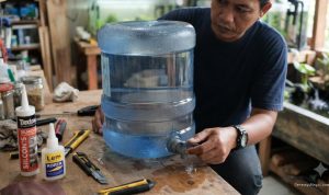 7 Langkah Mudah Membuat Saluran Pembuangan Kotoran Ikan di Kolam Galon