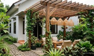 8 Ide Pergola dengan Lampu Gantung untuk Area Bersantai yang Estetik dan Nyaman