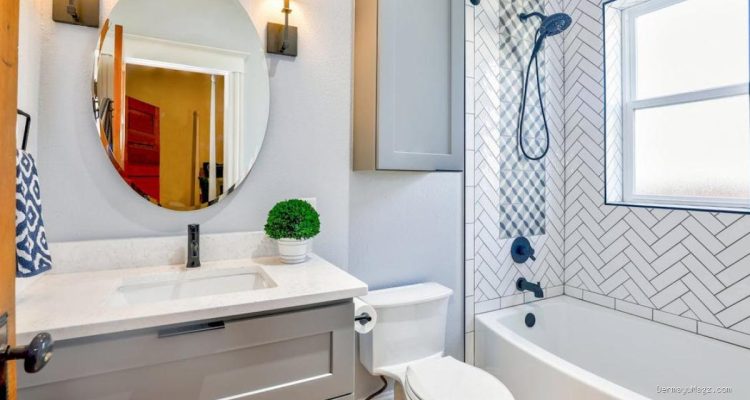 8 Trik Bikin Kamar Mandi Segar Tanpa Exhaust Fan, Bebas Pengap!
