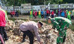aksi-ekologi-mpls-forkopimcam-dan-tni-ajak-siswa-sman-1-karangkeng-peduli-lingku-87348 Aksi Ekologi MPLS, Forkopimcam dan TNI Ajak Siswa SMAN 1 Karangkeng Peduli Lingkungan