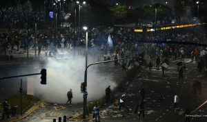 argentina-tetapkan-libur-nasional-menyusul-pecahnya-kerusuhan-di-buenos-aires-26134 Argentina Tetapkan Libur Nasional Menyusul Pecahnya Kerusuhan di Buenos Aires