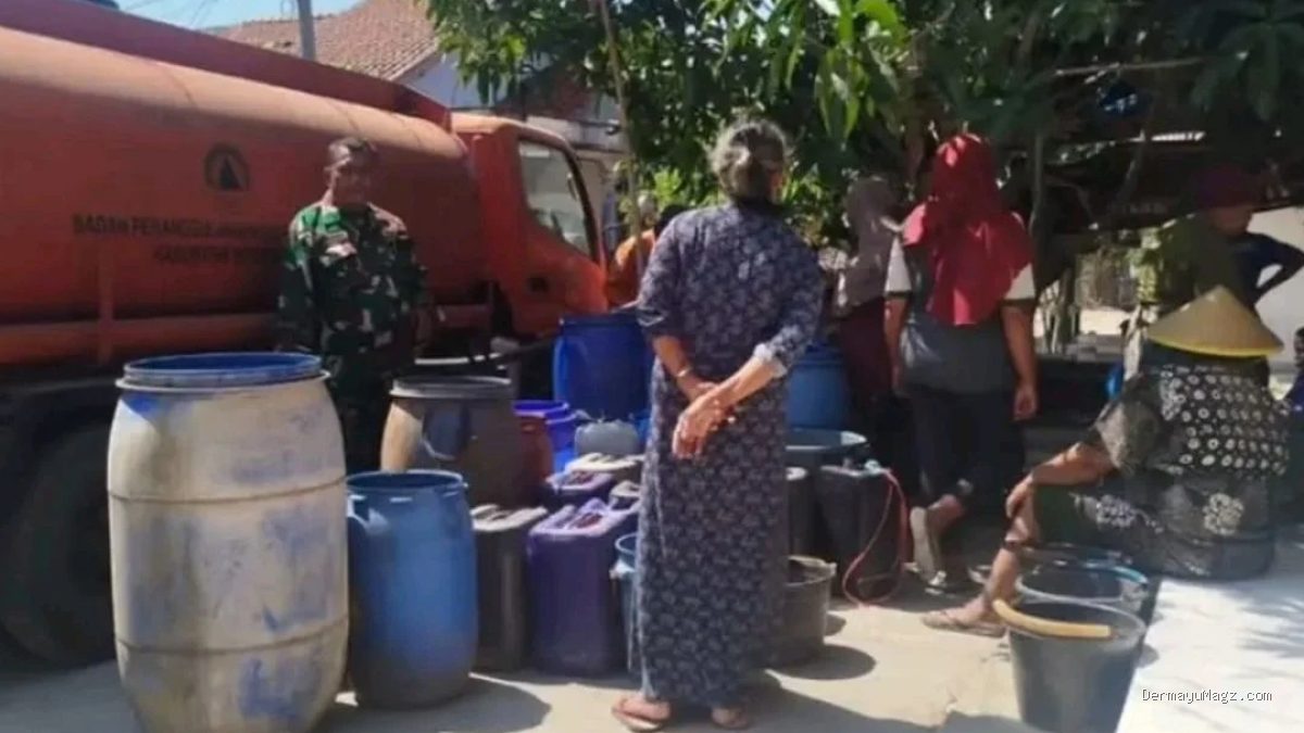 BPBD Indramayu Salurkan Air Bersih ke Desa Tanjakan Terdampak