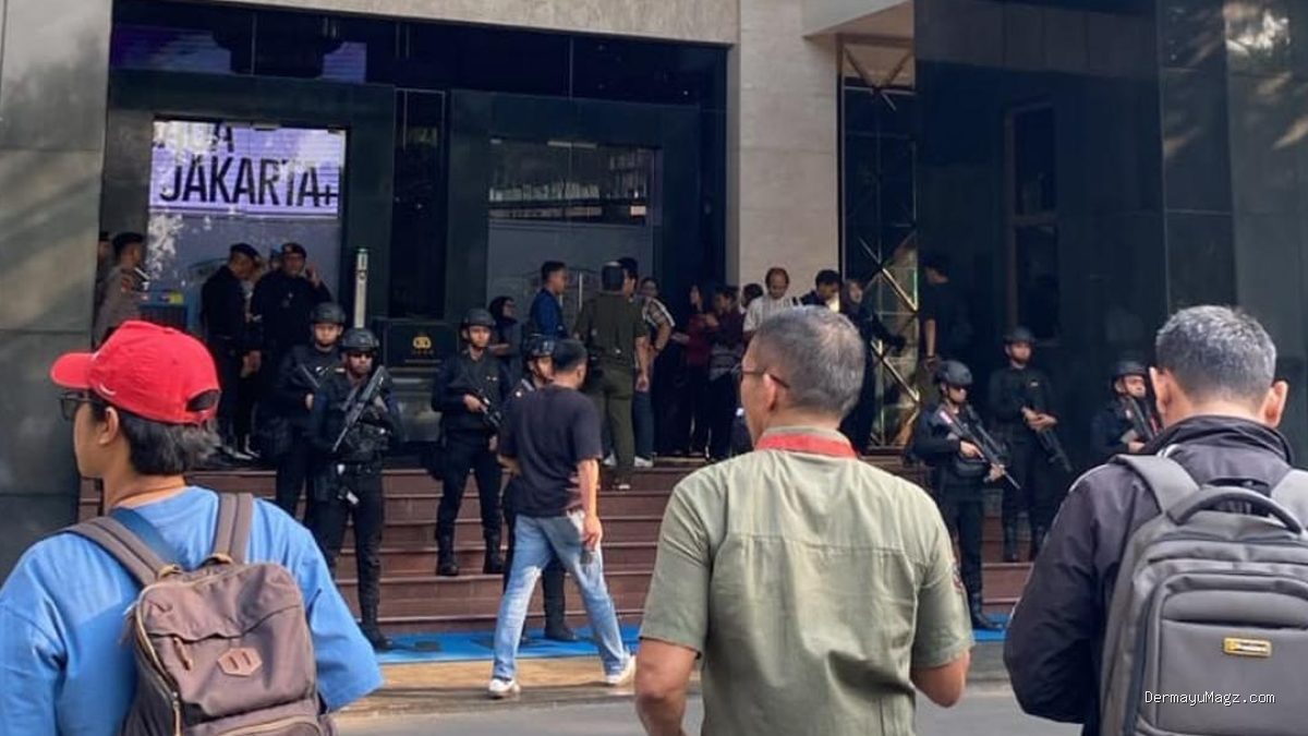 Brimob Bersenjata Amankan Polda Metro Jelang Konferensi Pers Kasus Korupsi