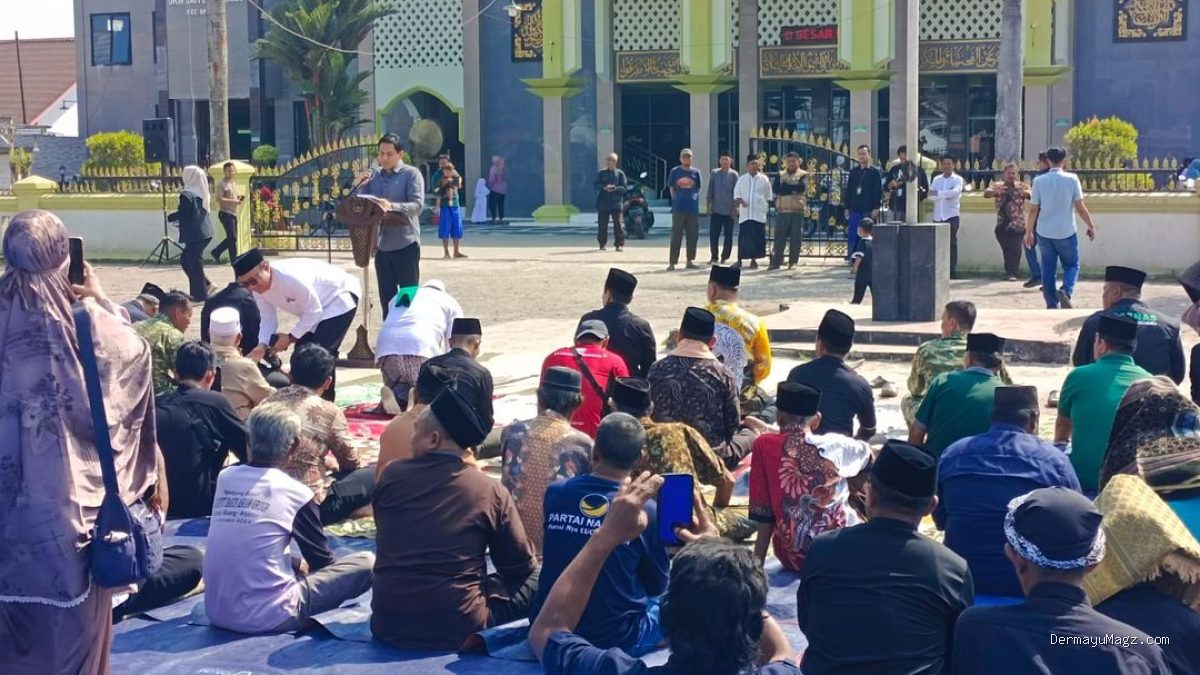 Bupati Indramayu Pimpin Salat Istisqa di Anjatan, Mohon Hujan
