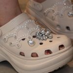 Crocs: Dari Sepatu Terjelek Menjadi Penguasa Pasar Global