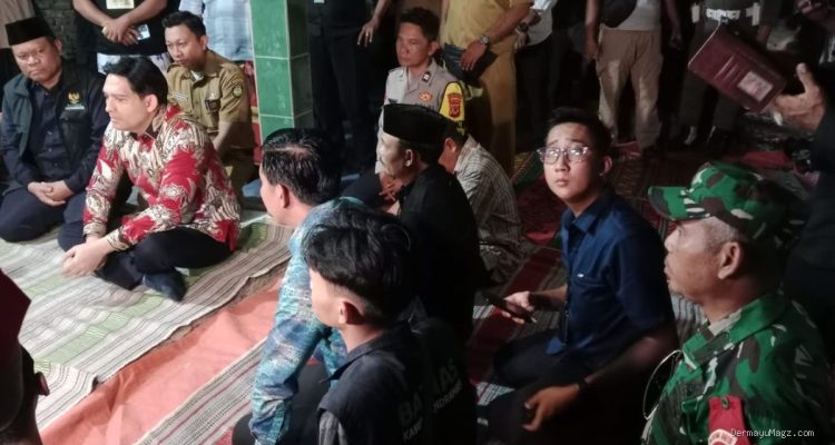 Dampingi Bupati Indramayu, Anggota Koramil 1612/Lelea Turut Berduka Cita ke Rumah Duka Korban Kecelakaan Maut
