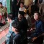 Dampingi Bupati Indramayu, Anggota Koramil 1612/Lelea Turut Berduka Cita ke Rumah Duka Korban Kecelakaan Maut