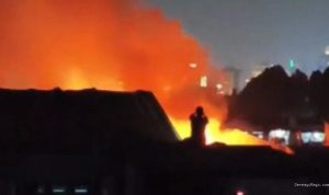 Detik-detik Kebakaran Ludeskan Lima Rumah di Palmerah