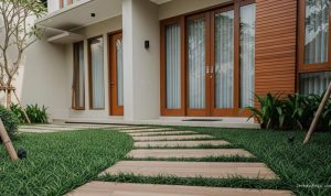 Inspirasi Jalan Setapak Rumput Gajah Mini untuk Taman Minimalis