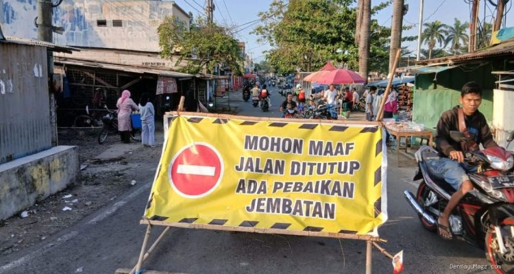 Jembatan Amblas Haurgeulis: Warga Terpaksa Putar Jauh, Pemkab Diminta Segera