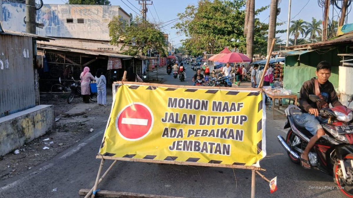 Jembatan Amblas Haurgeulis: Warga Terpaksa Putar Jauh, Pemkab Diminta Segera