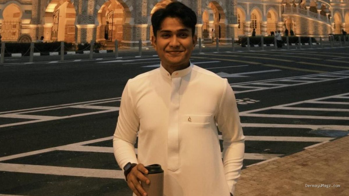 Kadam Sidik Unggah Foto dengan Latar Belakang Biru, Pertanda Pernikahan?