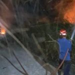 Kebakaran di Jatibarang Indramayu: 2 Unit Damkar Berjibaku