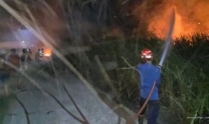 Kebakaran di Jatibarang Indramayu: 2 Unit Damkar Berjibaku