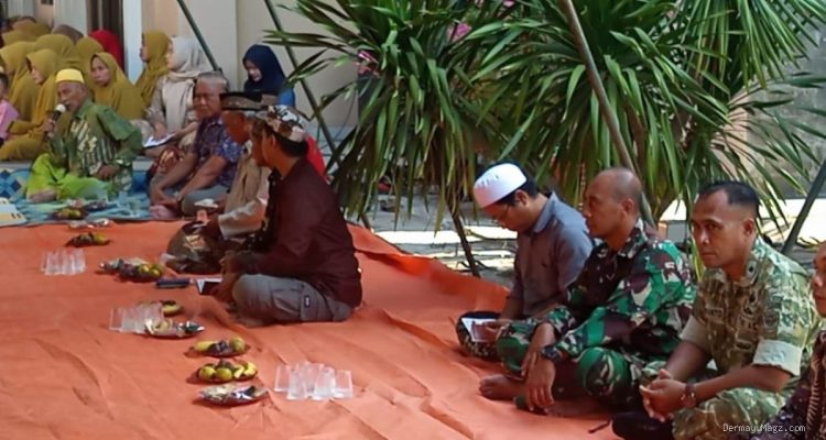 Keluarga H. Rohadi Berbagi Kebahagiaan: Doa & Syukur