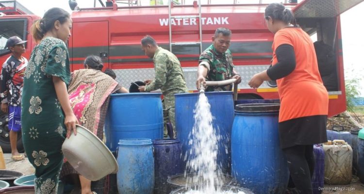 Kodim Indramayu dan BPBD Salurkan 10 Ribu Liter Air Bersih di Krangkeng