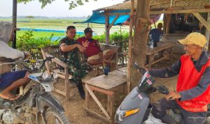 Koptu Lukman Perkuat Sinergi Warga Lewat Komsos di Desa Cikedung